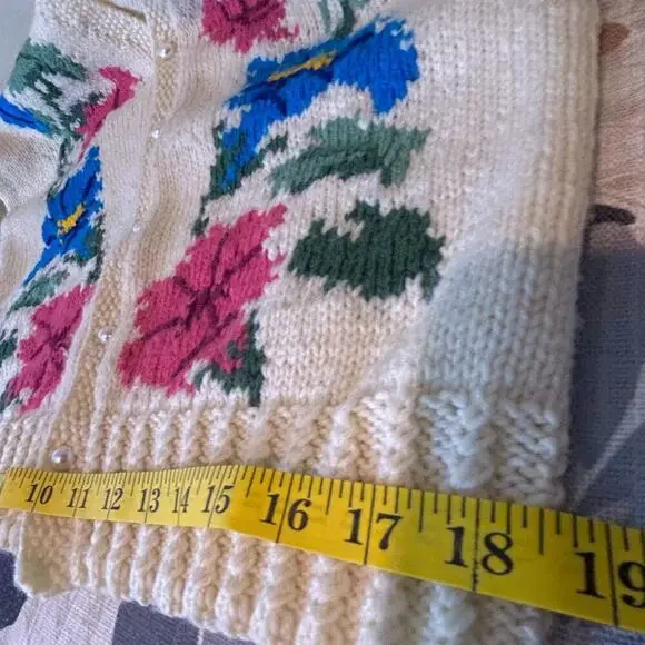 Vintage Cottagecore Hand Knit Crochet Granny Sweater Flower Pearl Buttons L XL - Picture 16 of 16